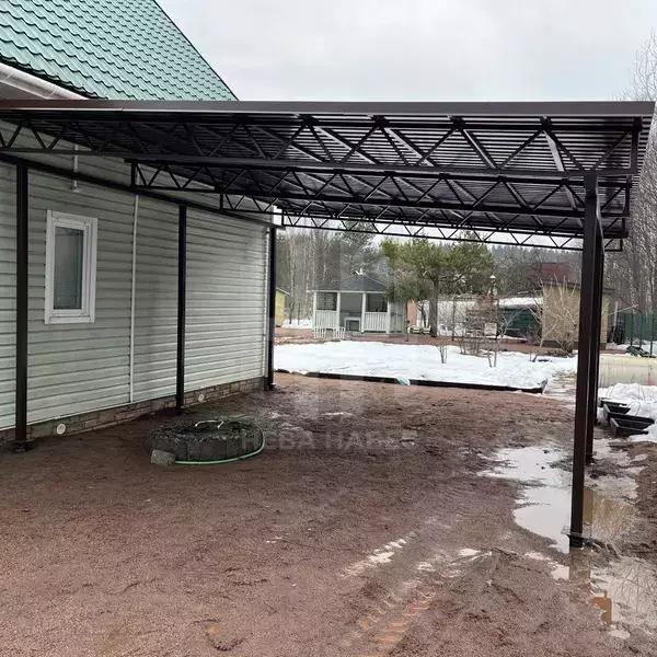 Примыкающий навес под авто с кровлей из профлиста