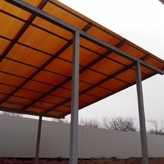 навес из поликарбоната с односкатной кровлей