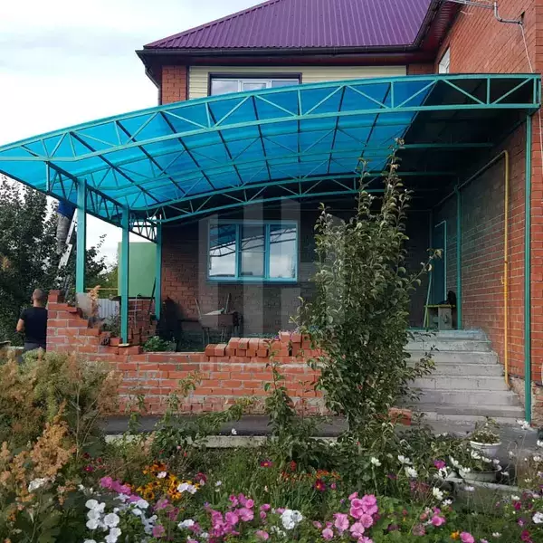 полуарочный навес из поликарбоната
