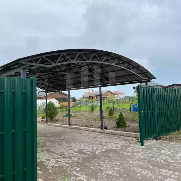 арочный навес для дачного дома с поликарбонатом