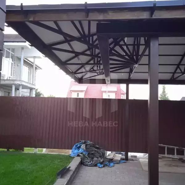 фермы и балка вальмового навеса
