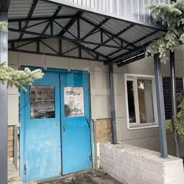металлический двускатный навес с водосточной системой