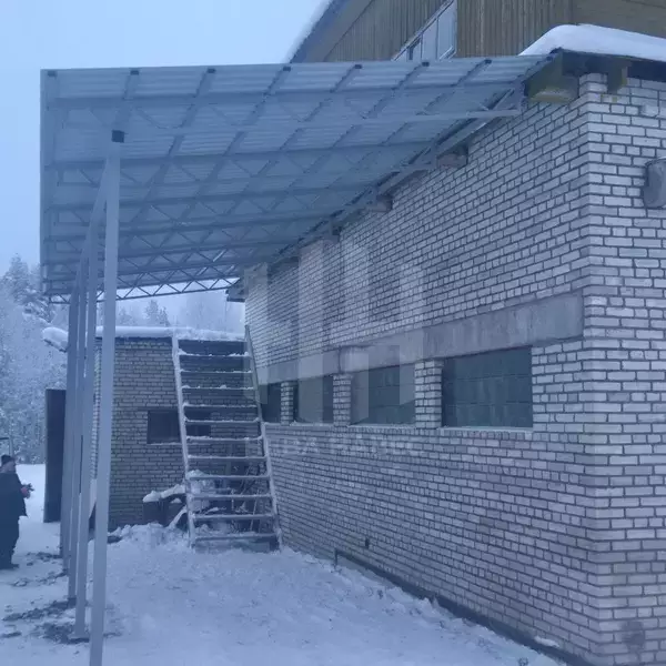 высокий навес с односкатной крышей для складского помещения